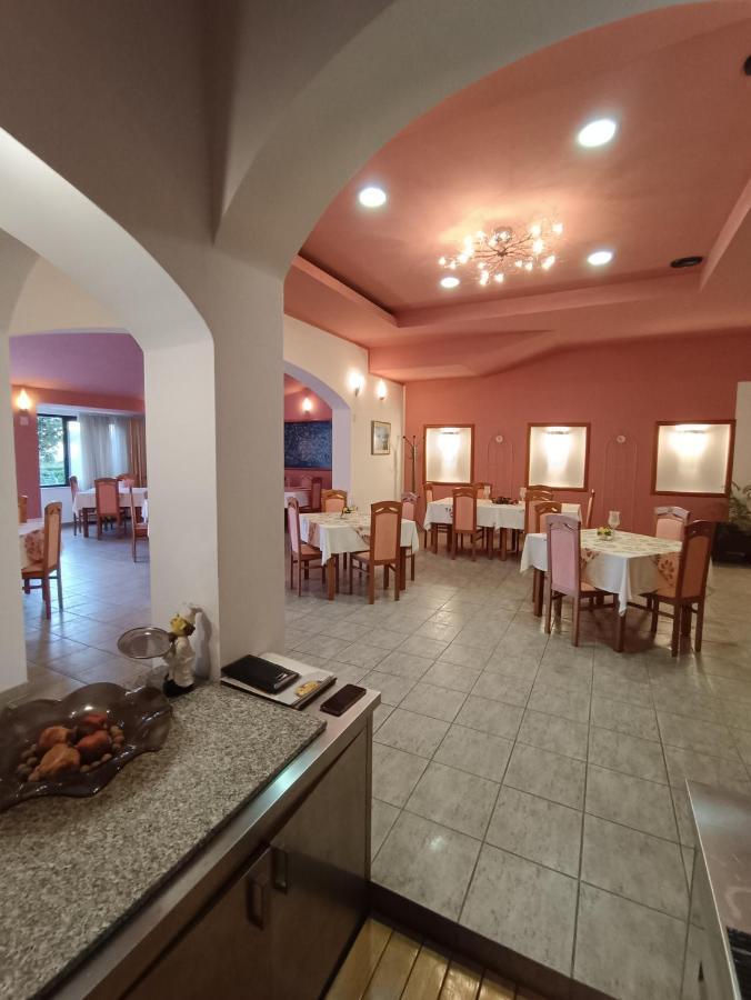 Hotel Holiday Buici  Exterior foto