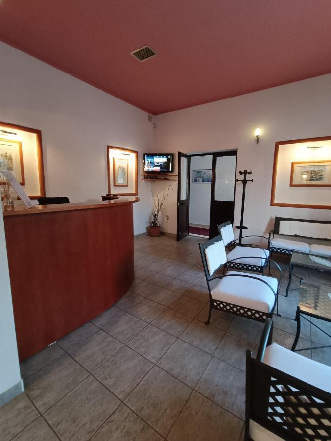 Hotel Holiday Buici  Exterior foto