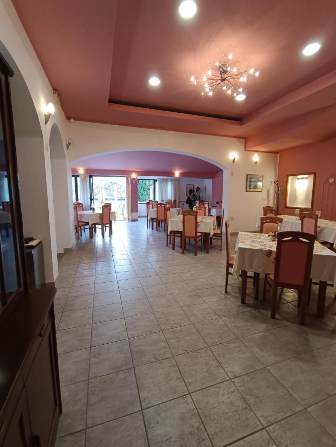 Hotel Holiday Buici  Exterior foto